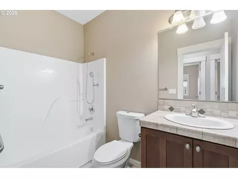 Bath - 1438 N Juniper Pl, Canby, OR 97013 photo 1 of 5