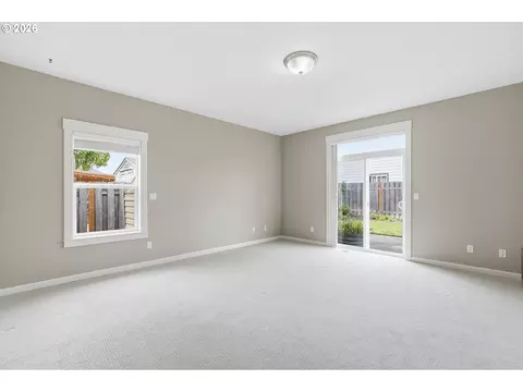 Living - 1438 N Juniper Pl, Canby, OR 97013 photo 6 of 7