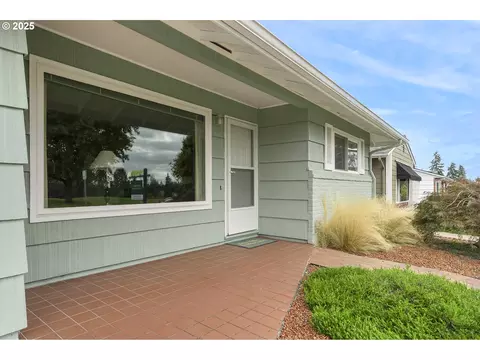 12339 SW King George Dr, King City, OR 97224