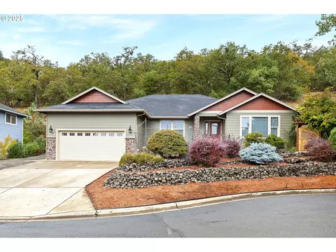 1744 NE Shale Ct, Roseburg, OR 97470