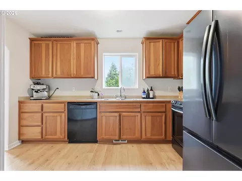 Kitchen - 1232 Elder Pl, Cornelius, OR 97113 photo 2 of 4