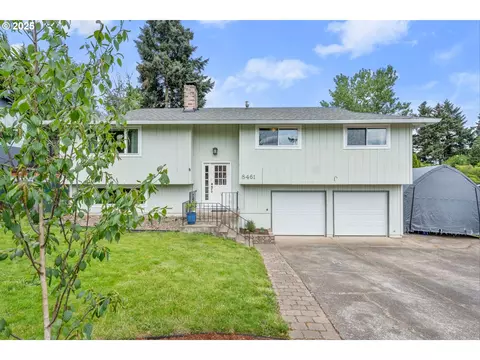 8461 Cason Ln, Gladstone, OR 97027