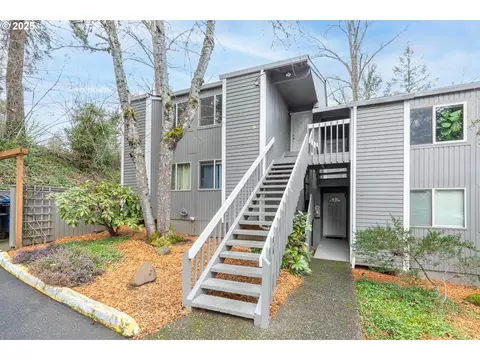 44 Eagle Crest Dr #5, Lake Oswego, OR 97035
