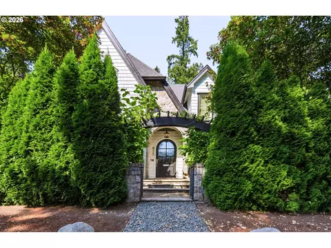 815 E Ave, Lake Oswego, OR 97034