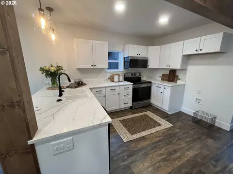 Kitchen - 820 B St, Springfield, OR 97477 photo 1 of 3