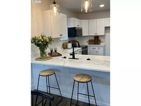 Kitchen - 820 B St, Springfield, OR 97477 photo 3 of 3