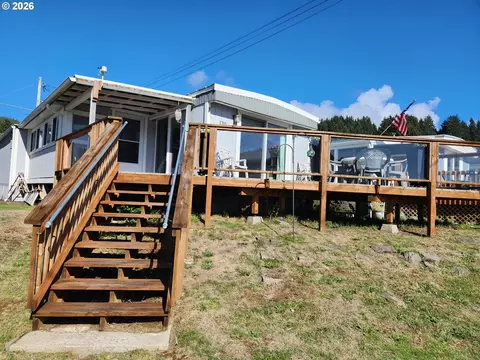 130 Riggs Hill Ln, Winchester Bay, OR 97467