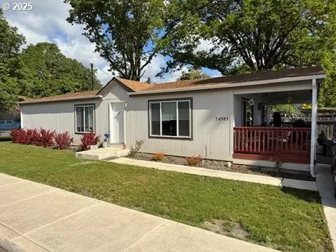 24985 Hunter Ave, Veneta, OR 97487
