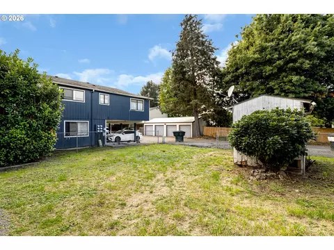 Exterior - 1065 7th Ave, Longview, WA 98632 photo 6 of 6