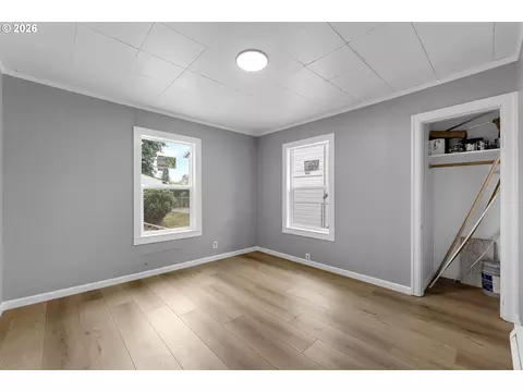 Bedroom - 1065 7th Ave, Longview, WA 98632 photo 1 of 4
