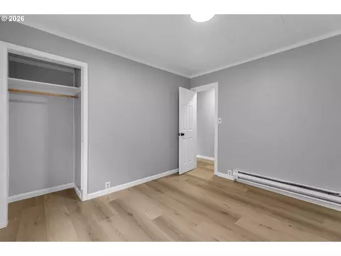 Bedroom - 1065 7th Ave, Longview, WA 98632 photo 3 of 4