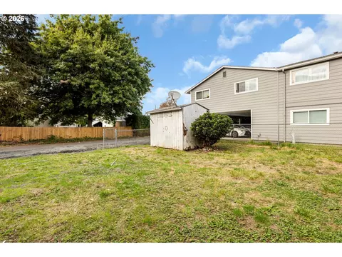 Exterior - 1065 7th Ave, Longview, WA 98632 photo 5 of 6