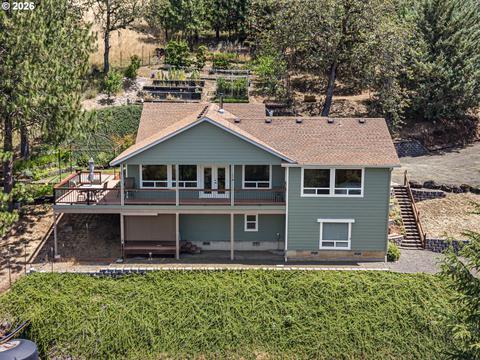 9860 S Bank Dr, Roseburg, OR 97470