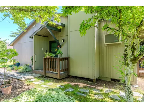 Exterior - 2905 NE 13th St, Gresham, OR 97030 photo 5 of 15