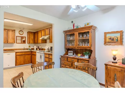 Dining - 2905 NE 13th St, Gresham, OR 97030 photo 3 of 3