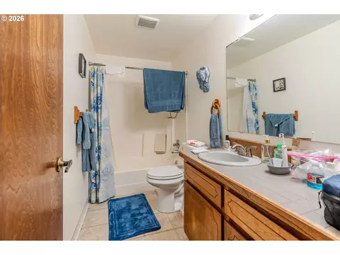 Bath - 2905 NE 13th St, Gresham, OR 97030 photo 2 of 3
