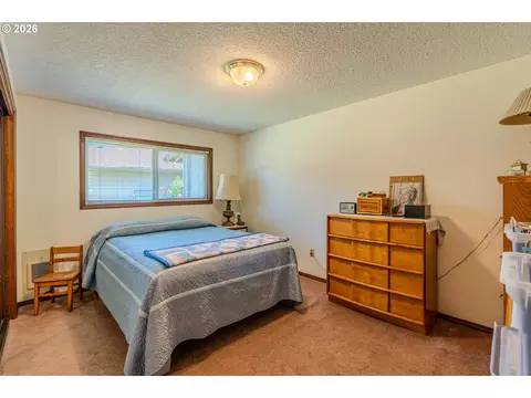 Bedroom - 2905 NE 13th St, Gresham, OR 97030 photo 4 of 5