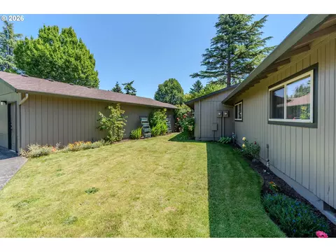 Exterior - 2905 NE 13th St, Gresham, OR 97030 photo 7 of 15