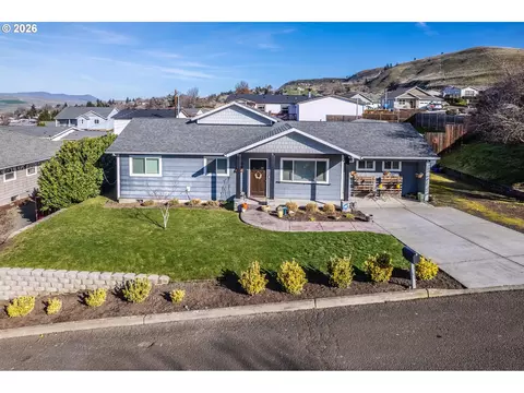 1812 Roberts St, The Dalles, OR 97058