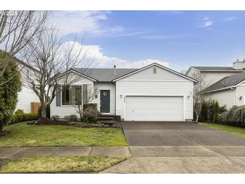 426 Inglewood Ln, Woodburn, OR 97071