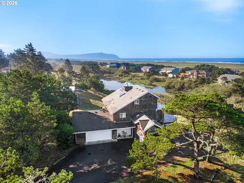 89610 Sea Breeze Dr, Warrenton, OR 97146