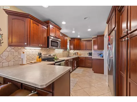 Kitchen - 610 NW 3rd St, Pendleton, OR 97801 photo 3 of 6
