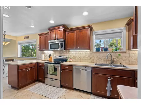 Kitchen - 610 NW 3rd St, Pendleton, OR 97801 photo 1 of 6