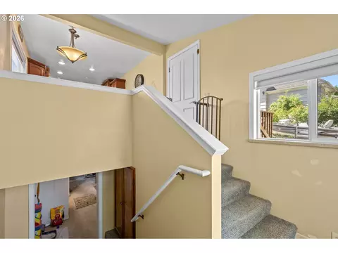 Entry Way - 610 NW 3rd St, Pendleton, OR 97801 photo 2 of 2