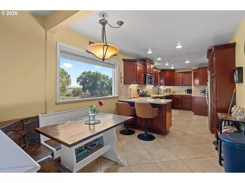 Kitchen - 610 NW 3rd St, Pendleton, OR 97801 photo 5 of 6