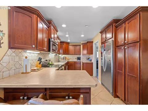 Kitchen - 610 NW 3rd St, Pendleton, OR 97801 photo 4 of 6