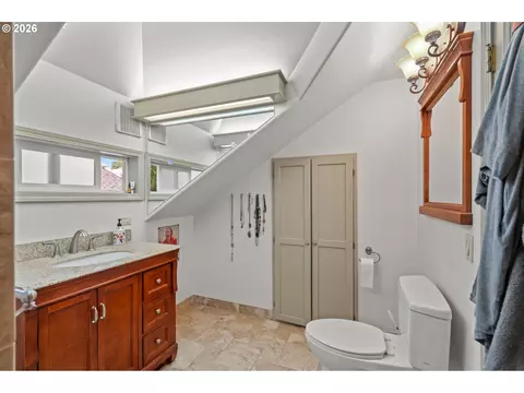 Bath - 610 NW 3rd St, Pendleton, OR 97801 photo 5 of 5