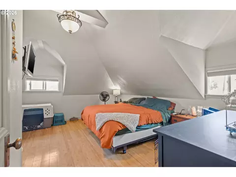 Bedroom - 610 NW 3rd St, Pendleton, OR 97801 photo 4 of 5