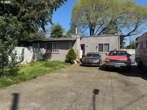 1452 Bay St, North Bend, OR 97459
