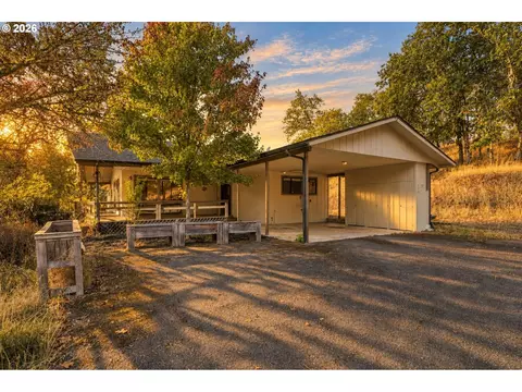 120 Fox Ln, Roseburg, OR 97471