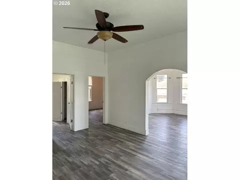 Living - 1914 SE Court Ave, Pendleton, OR 97801 photo 2 of 5