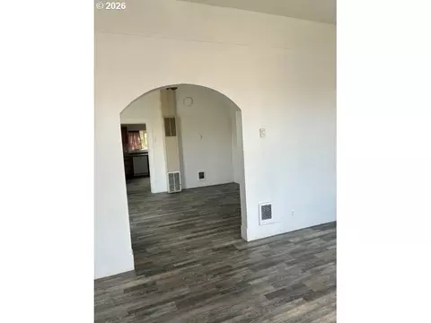 Living - 1914 SE Court Ave, Pendleton, OR 97801 photo 3 of 5