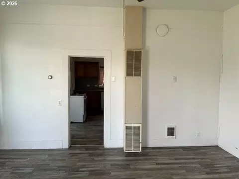 Living - 1914 SE Court Ave, Pendleton, OR 97801 photo 4 of 5