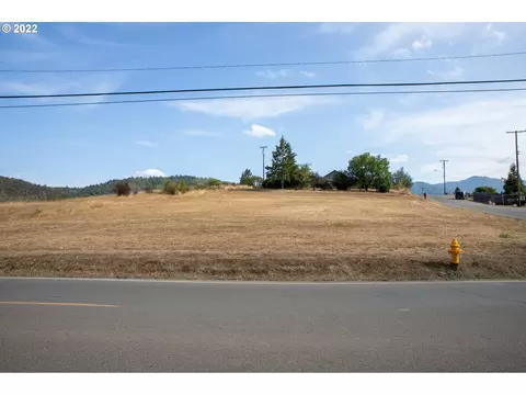 0 Smith St, Riddle, OR 97469