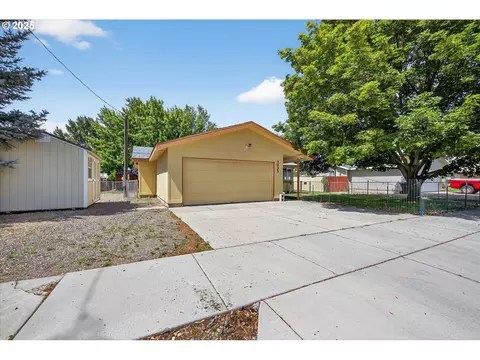 3035 Elm St, Baker City, OR 97814