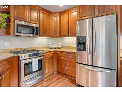 Kitchen - 1333 Bond Ln, Eugene, OR 97401 photo 5 of 5