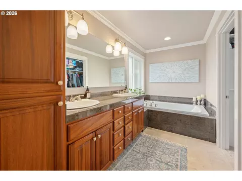 Bath - 1333 Bond Ln, Eugene, OR 97401 photo 1 of 7