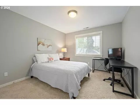 Bedroom - 1333 Bond Ln, Eugene, OR 97401 photo 4 of 7