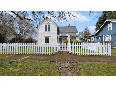 46 Log Cabin St, Independence, OR 97351