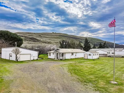 406 First St, Rufus, OR 97050
