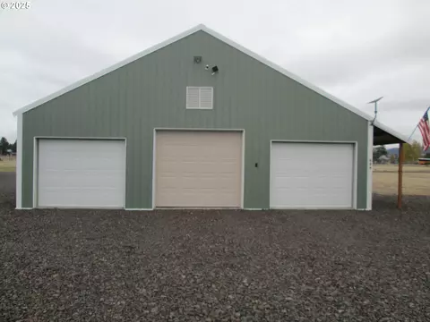 Exterior - 404 N Pendleton Ave, Ukiah, OR 97880 photo 1 of 1
