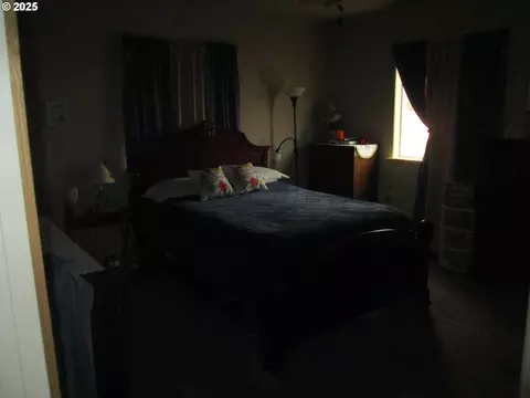 Bedroom - 404 N Pendleton Ave, Ukiah, OR 97880 photo 1 of 2