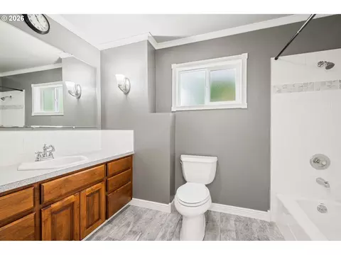 Bath - 2949 Laurel Rd, Longview, WA 98632 photo 3 of 3