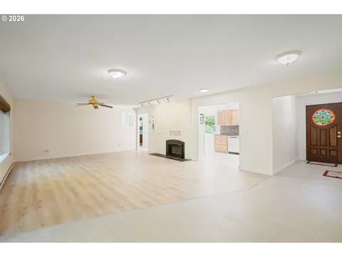 Living - 2949 Laurel Rd, Longview, WA 98632 photo 1 of 7