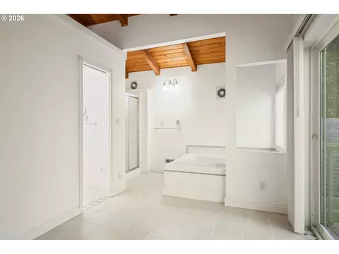 Bath - 2949 Laurel Rd, Longview, WA 98632 photo 1 of 3