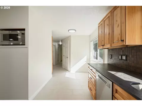 Entry Way - 2949 Laurel Rd, Longview, WA 98632 photo 1 of 1